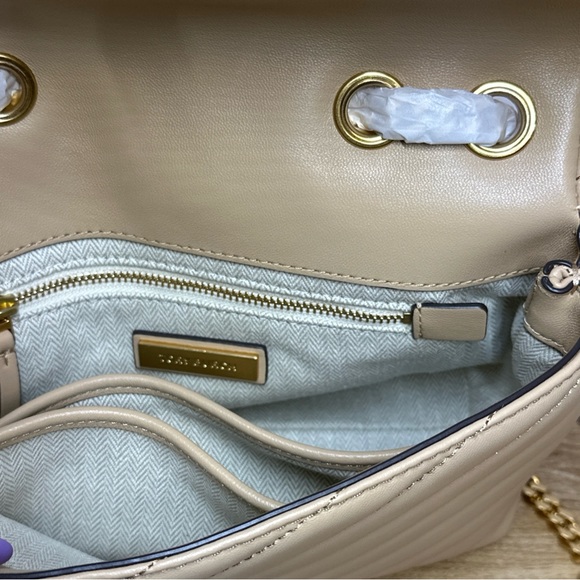 New Tory Burch Small Kira Chevron Convertible Shoulder Bag Color : Desert Dune - Picture 9 of 10